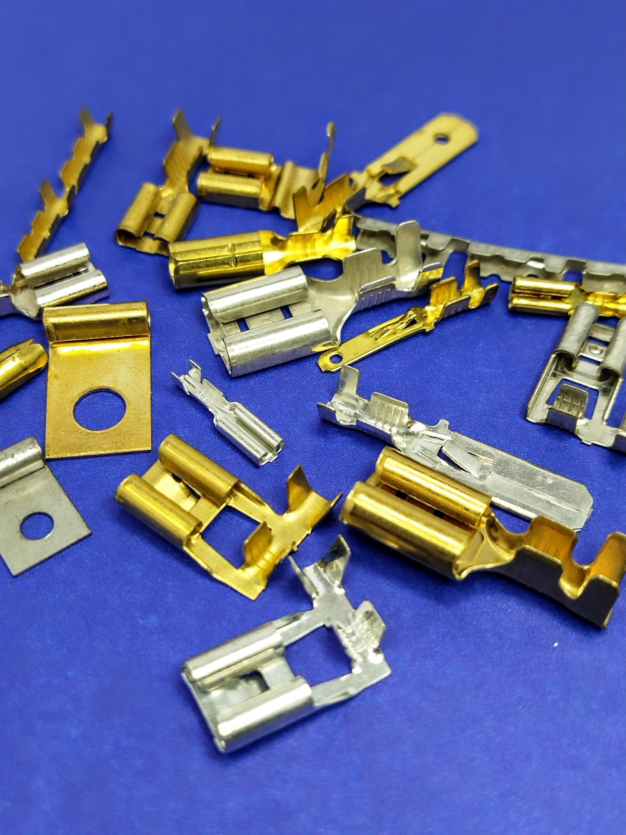 ZbirnaNatičniUtični kontakti-2