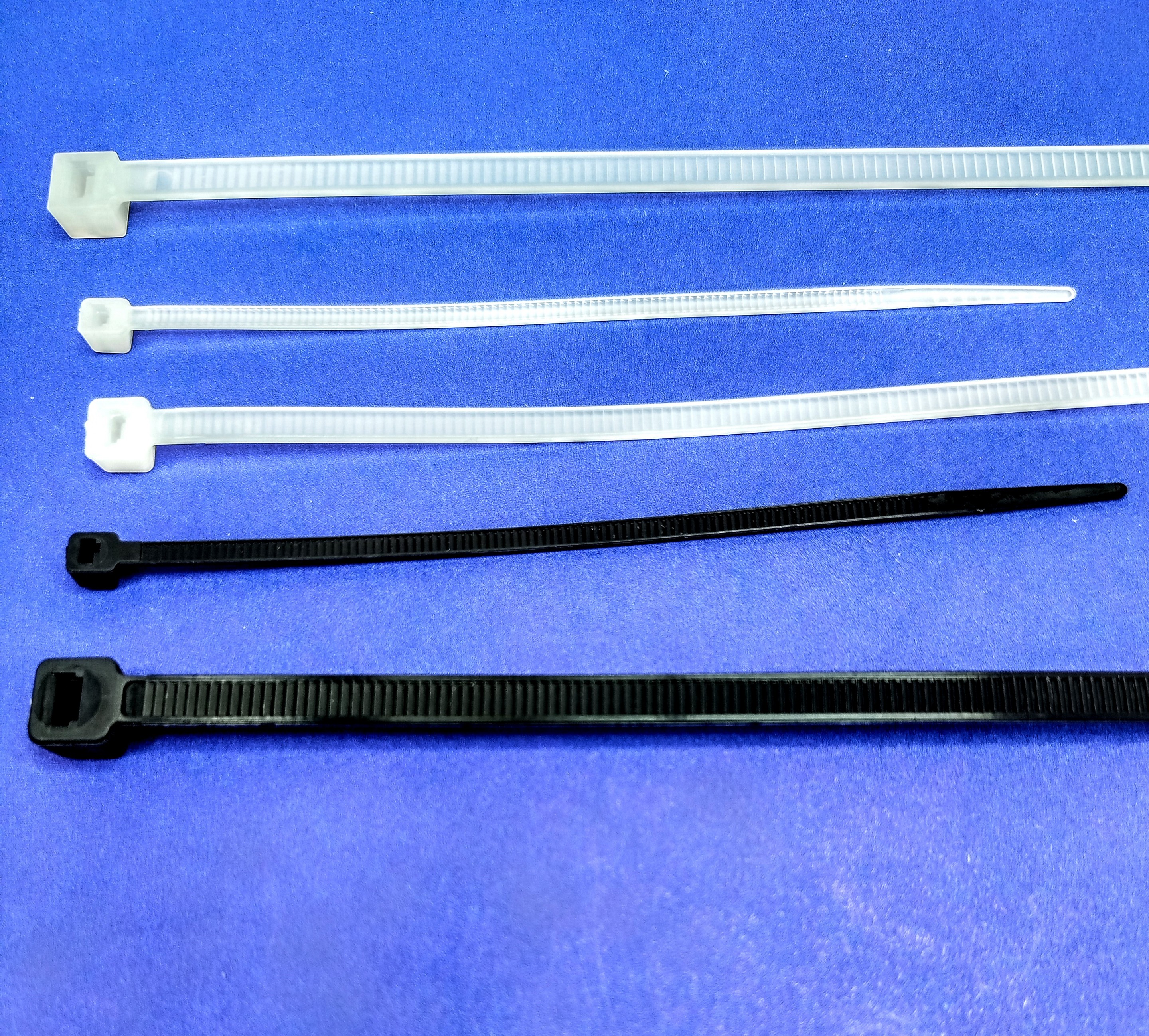 Plastične vezice grupno