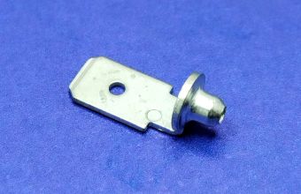 Spojni jezičak sa zakovicom