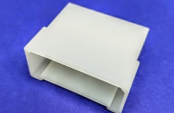 Osmopolno kućište žensko