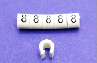 Plastična oznaka otvorena 1,5-2,5 mm2  KN2-8